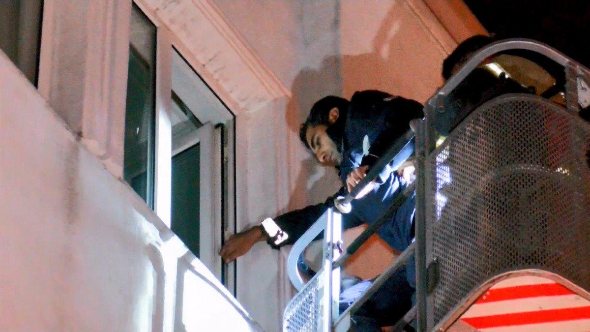 Bursa’da haber alınamayan genç, evde uyurken bulundu