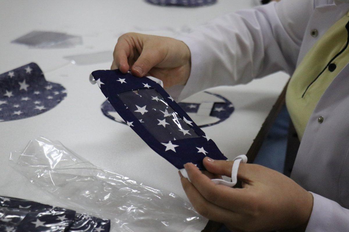 Malatya’da meslek lisesinde, işitme engelliler için şeffaf maske üretildi