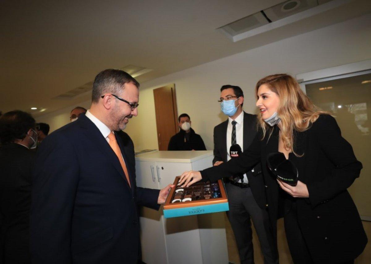 Mehmet Kasapoğlu Gazeteciler Günü'nde haber sundu