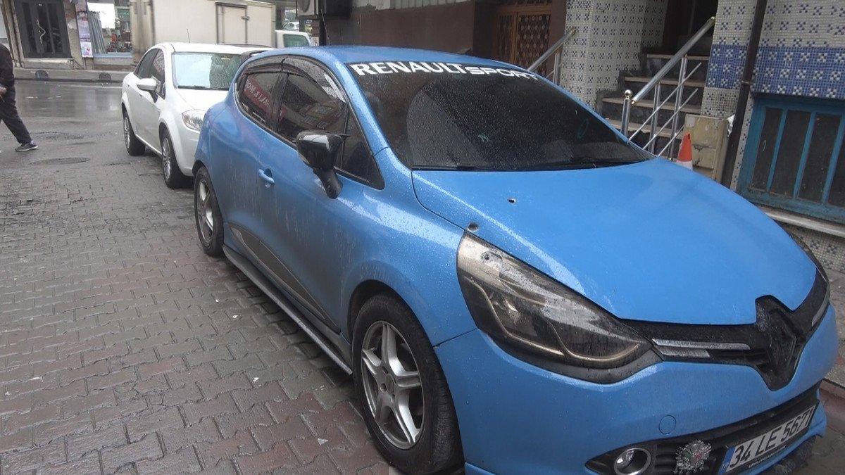 Sultangazi’de, park halindeki otomobile silahlı saldırı anları