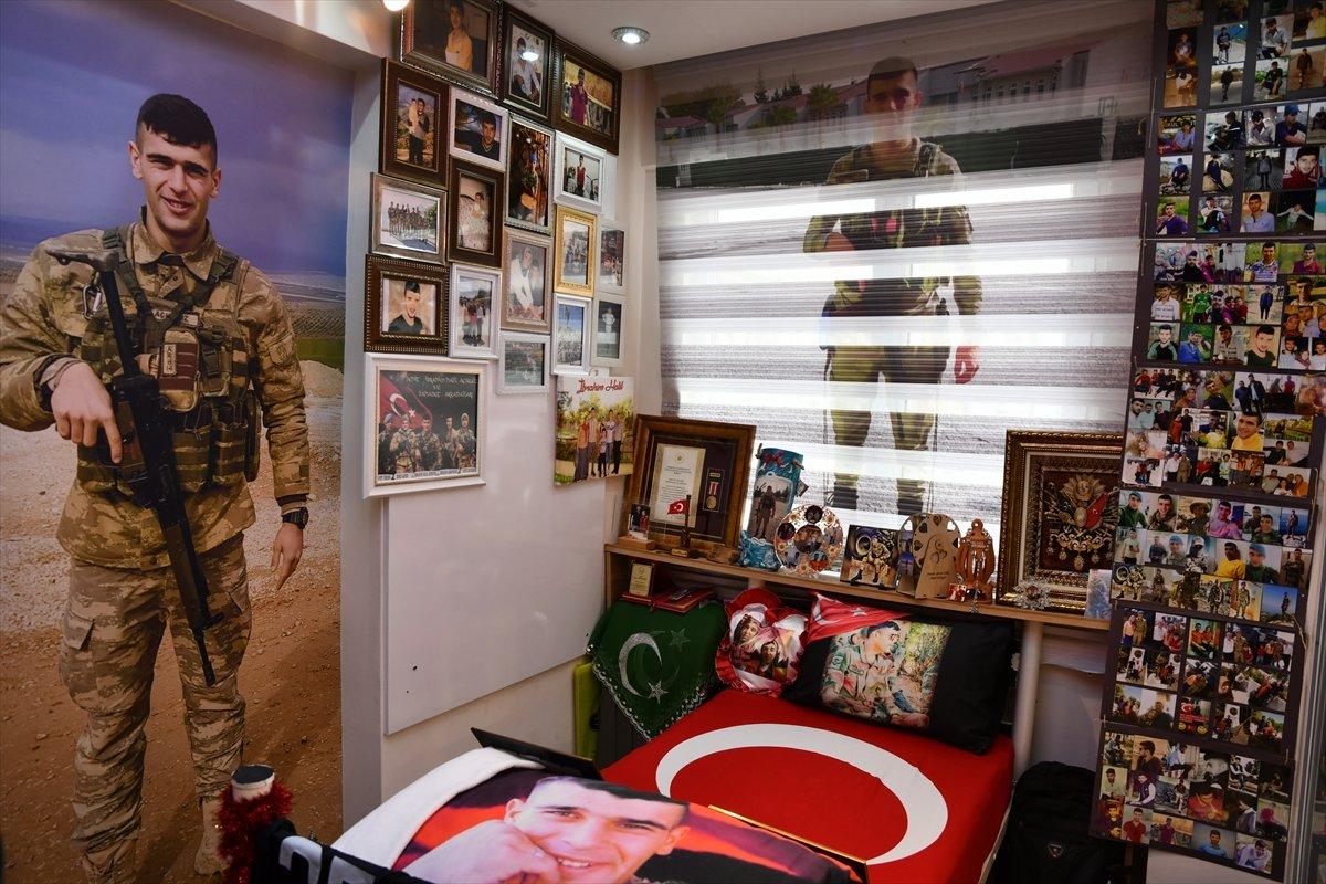 Gaziantep'te şehit düşen oğlunun hatıraları odasında yaşatılıyor
