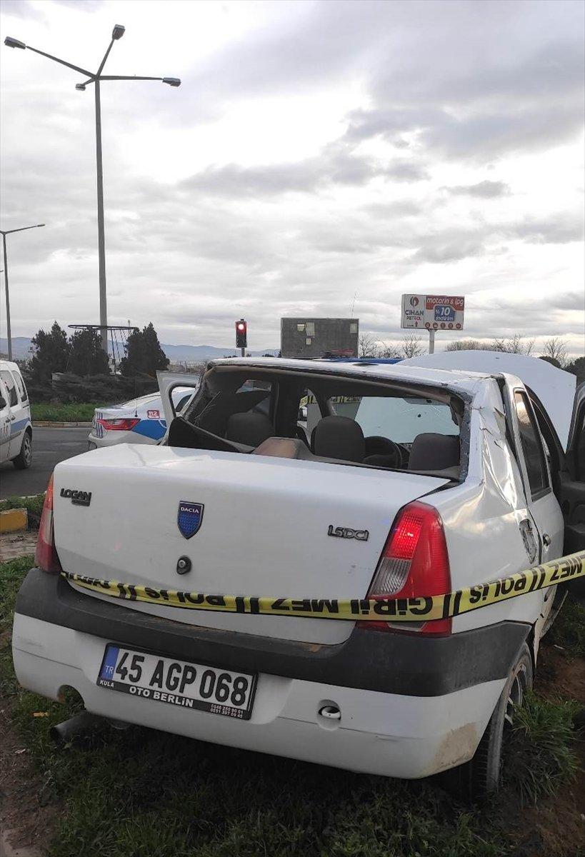 Manisa'da tırla çarpışan otomobil sürücüsü kurtarılamadı
