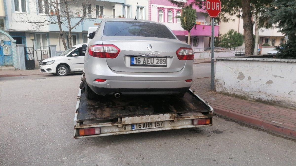 Bursa'da sevgilisiyle tartıştı, 13 aracın lastiklerini kesti