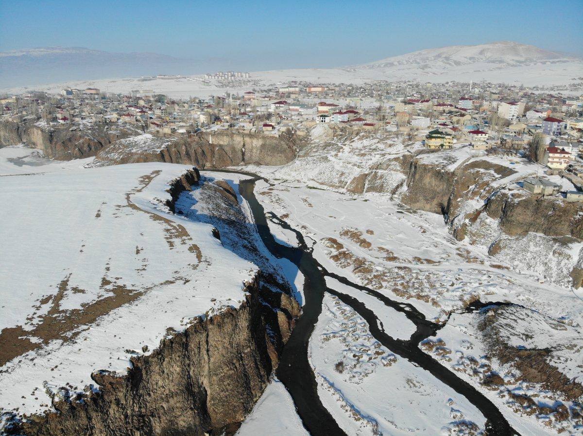 Murat Kanyonu'nda kış manzaraları