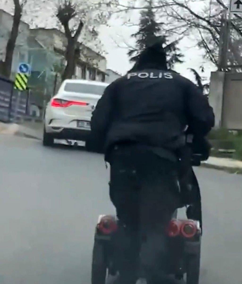 Fatih’te engelli vatandaşa polisten yardım eli