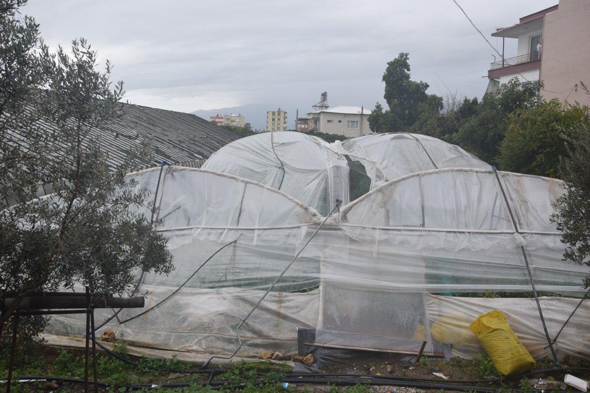 Antalya'da çıkan hortumlar seralara zarar verdi