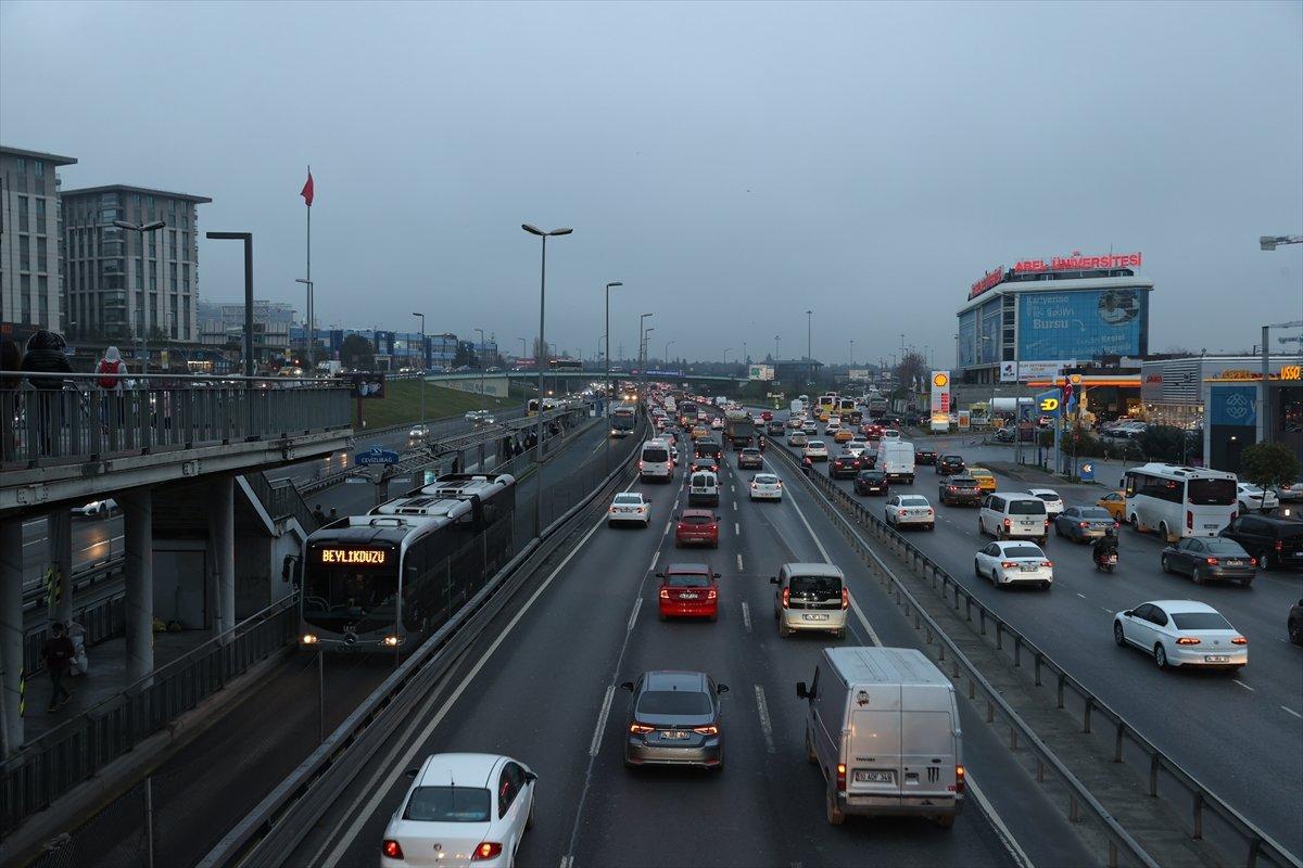 İstanbul trafiğinde ilk iş günü yoğunluğu