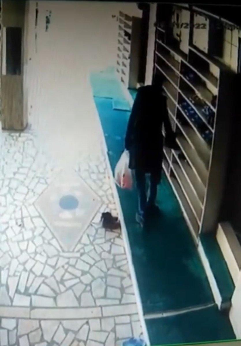 Batman'da cemaatin namaza durmasını fırsat bilen hırsız kamerada