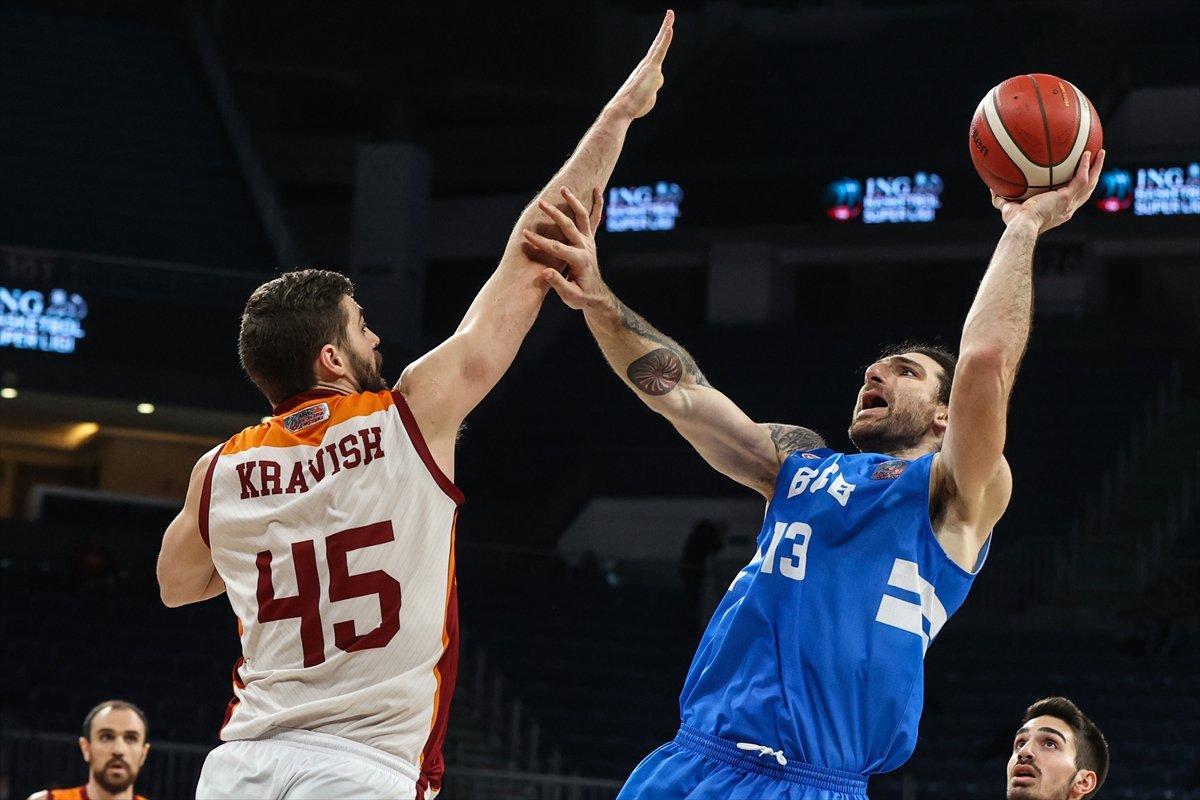 Galatasaray potada ikinci yarıya galibiyetle başladı