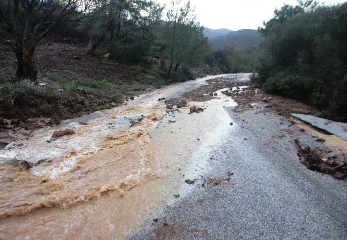 Bodrum'da sel faciası: Evleri su bastı
