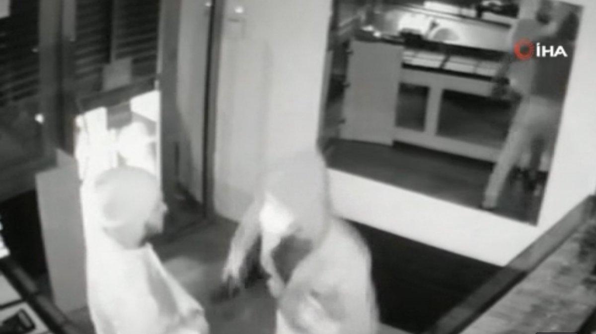 Küçükçekmece'de kuyumcunun soygun oyununu polis bozdu