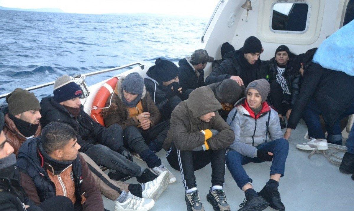 İzmir'de 42 göçmen kurtarıldı
