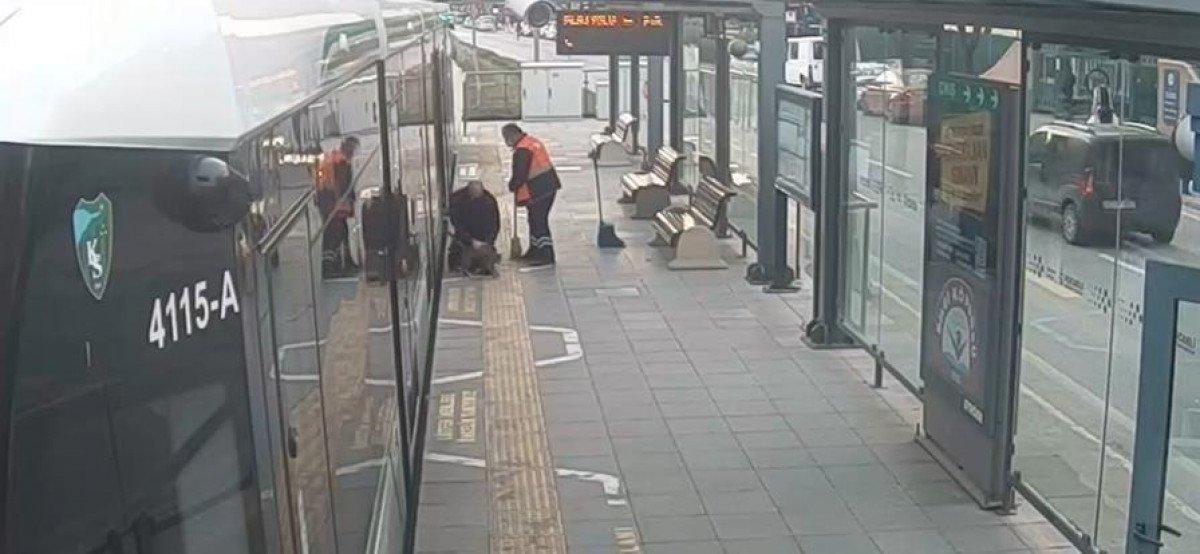 Kocaeli'de tramvay altına giren kedi kamerada