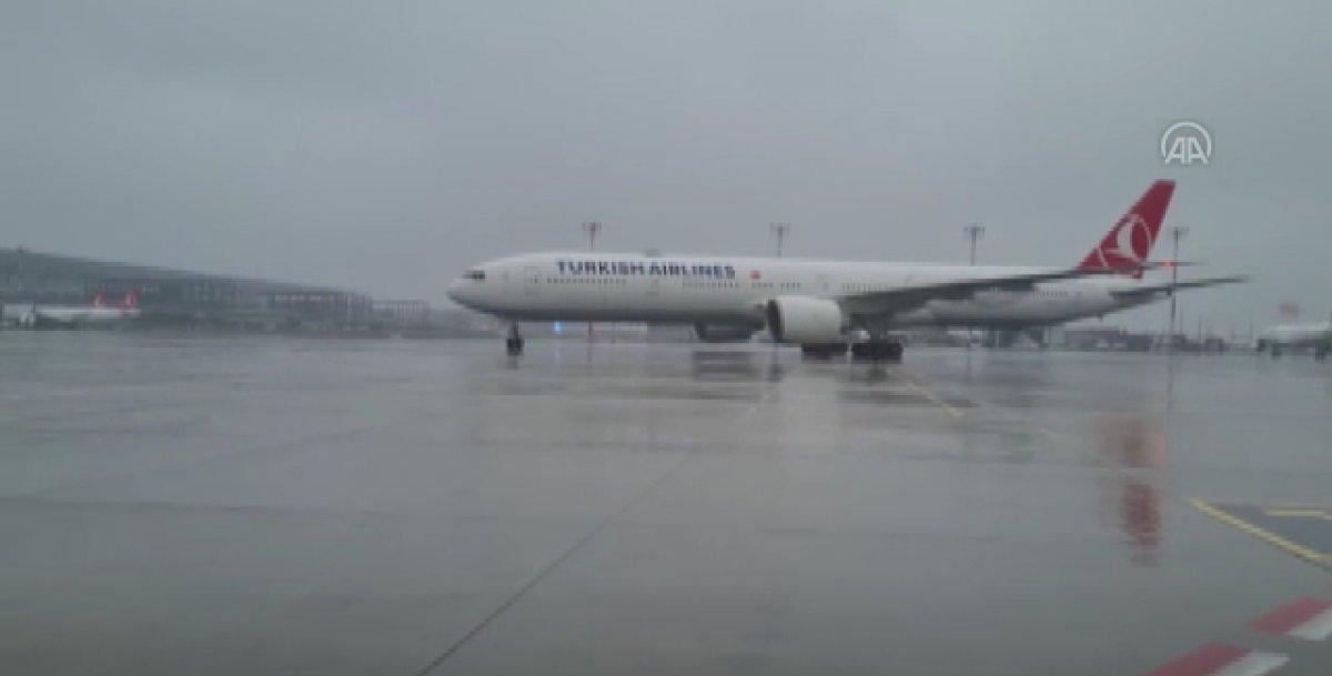 THY'nin tahliye uçağı Kazakistan'dan Türkiye'ye geldi