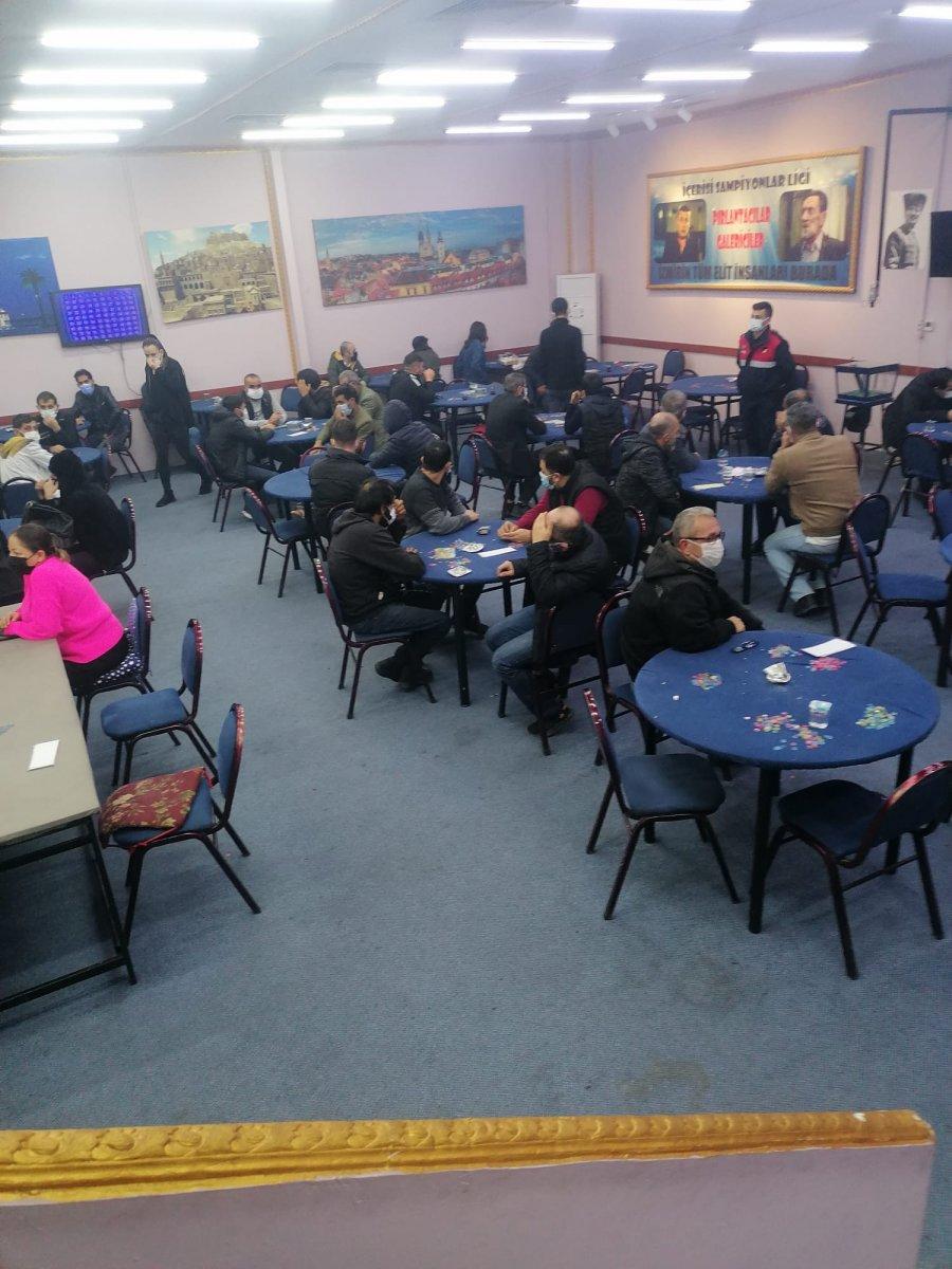 İzmir'de 'Kolpaçino' temalı kumarhaneye ikinci baskın