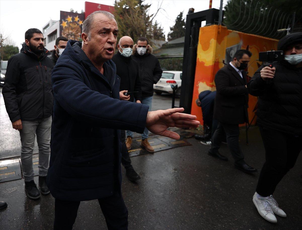 Fatih Terim taraftarlarla vedalaştı
