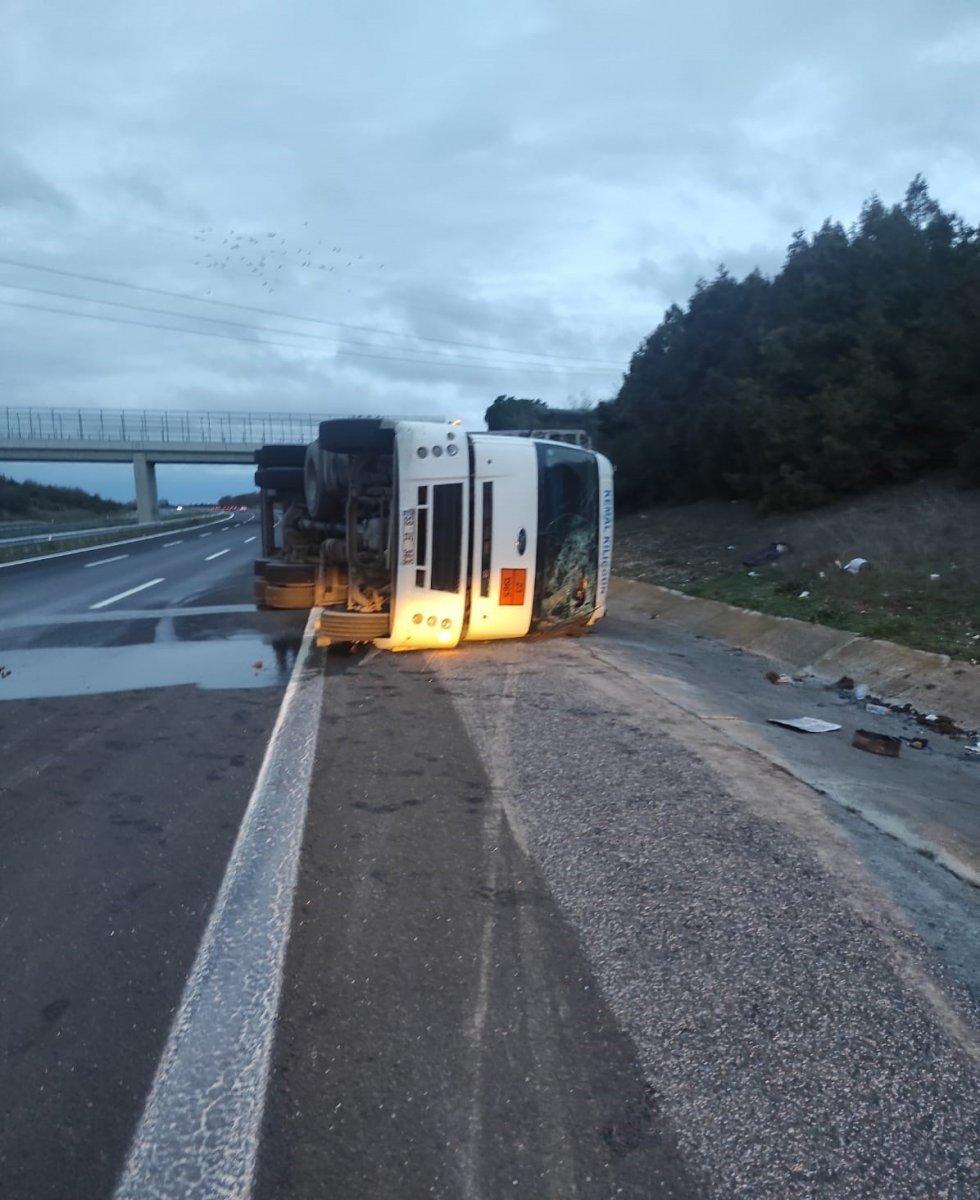 Kırklareli'nde tüp yüklü kamyon devrildi