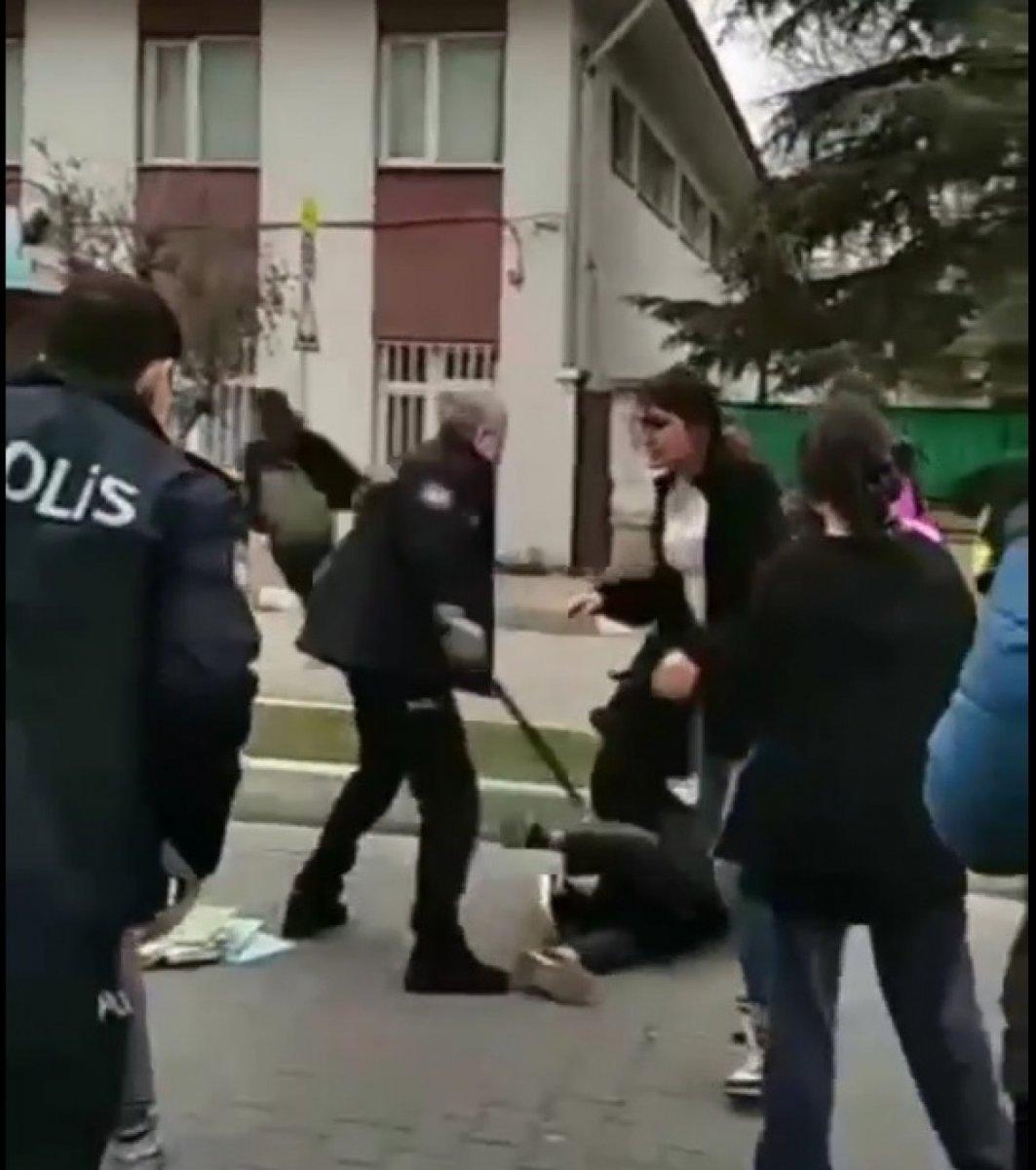 Bursa’da liseli kız öğrenciler tekme tokat kavga etti