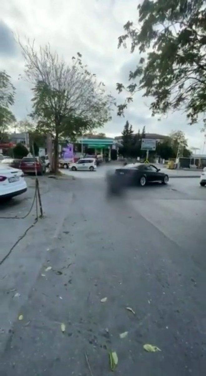Zeytinburnu'nda drift atan sürücü kamerada