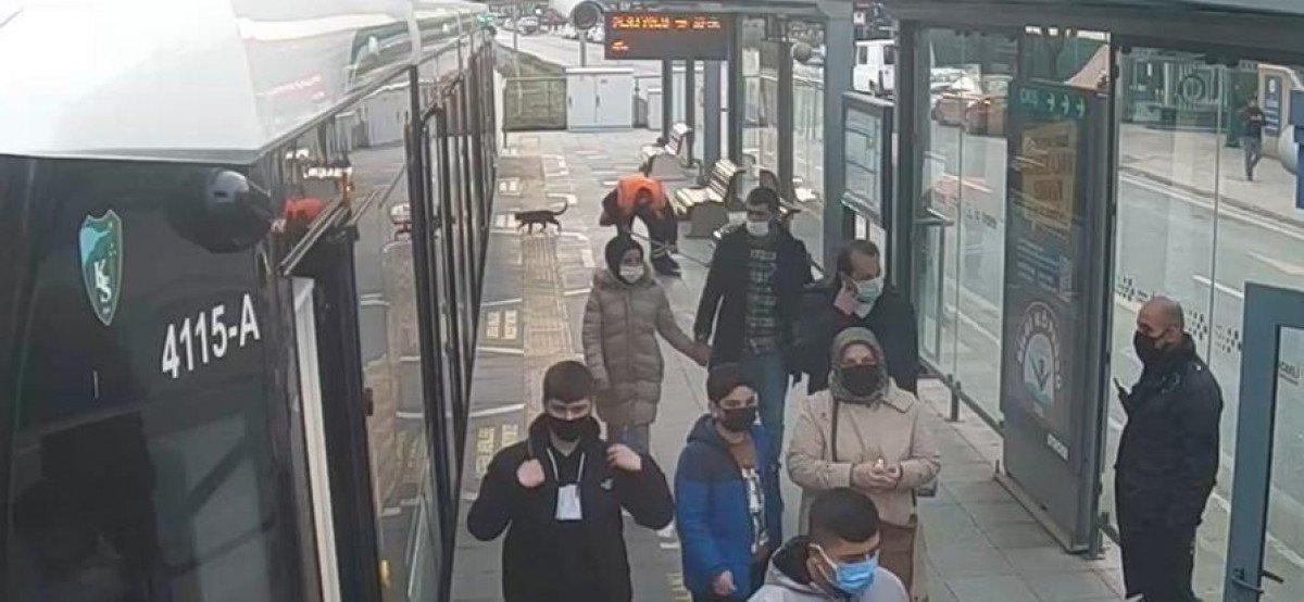 Kocaeli'de tramvay altına giren kedi kamerada