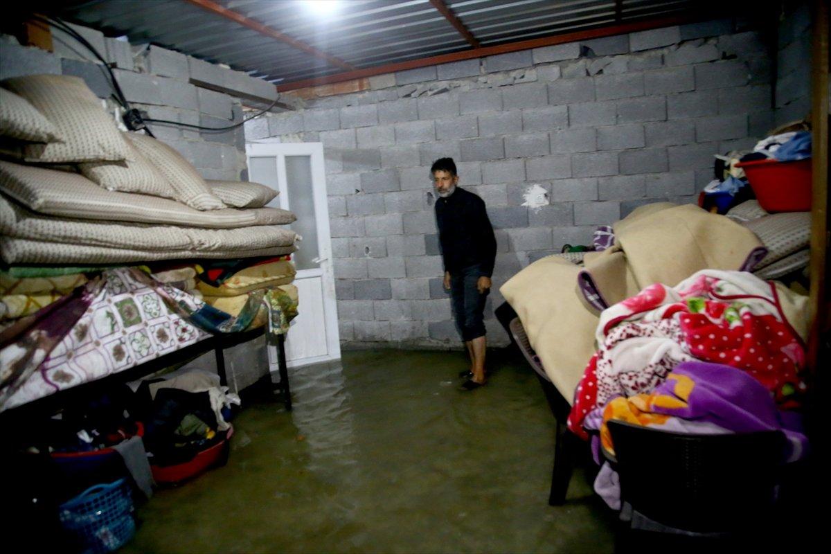 Adana'da bazı evleri su bastı