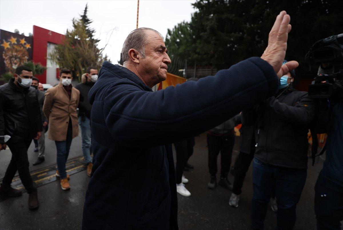 Fatih Terim taraftarlarla vedalaştı