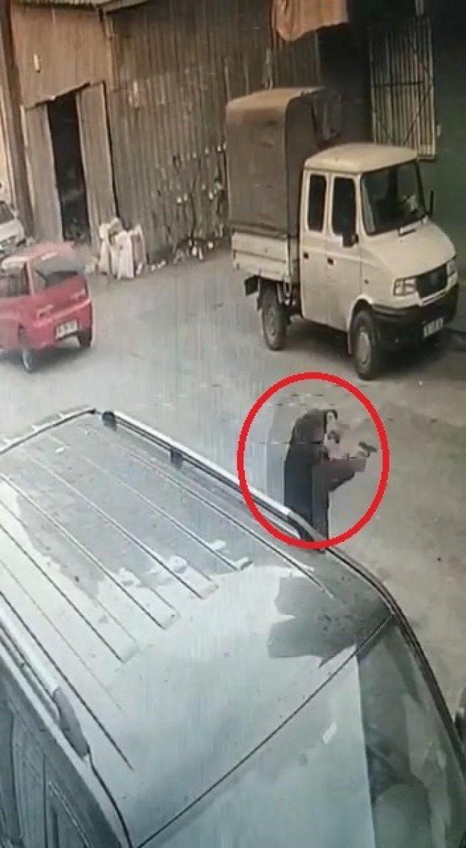 Bursa'da sokak ortasında silahlı çatışma