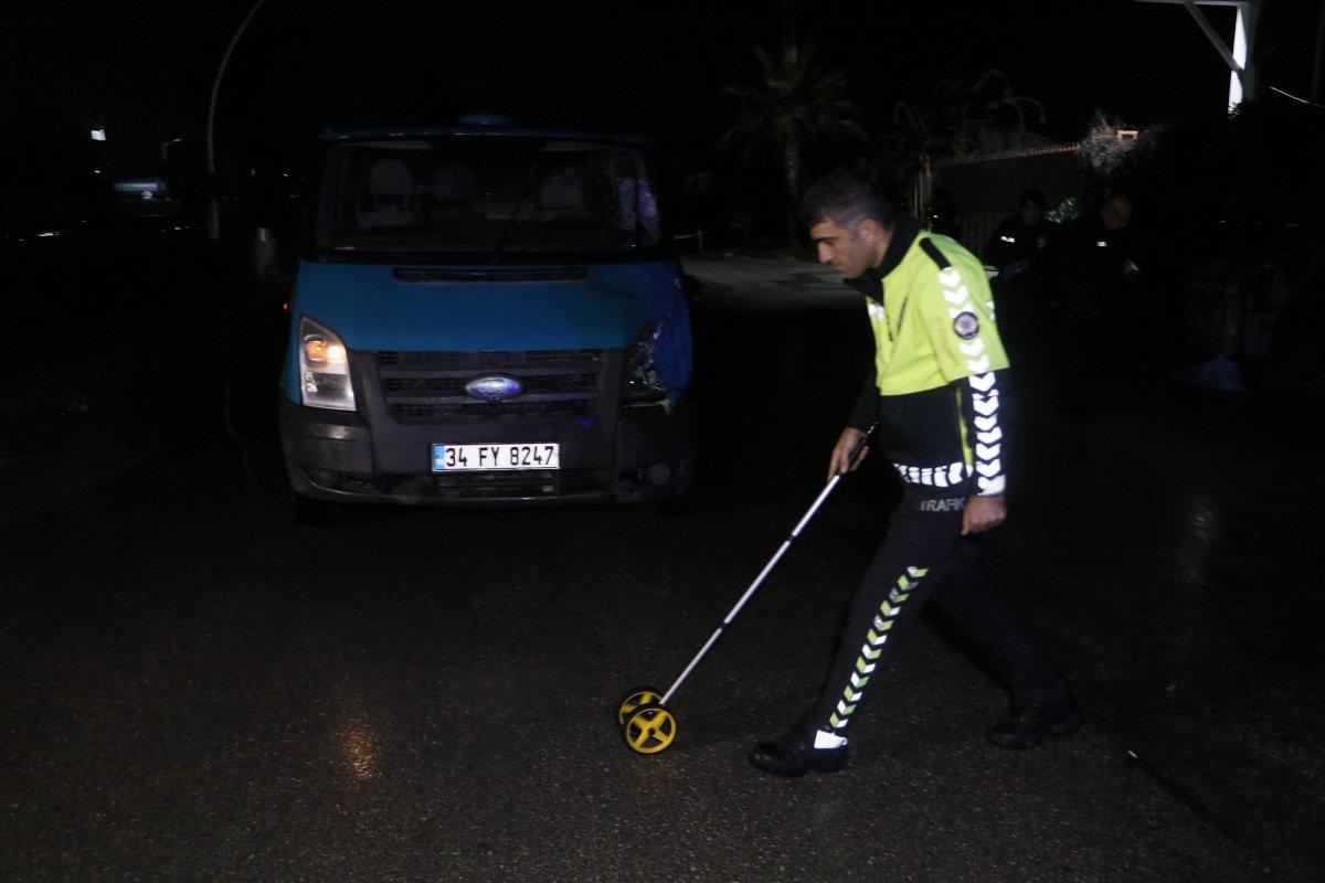 Adana'da panelvanın çarptığı yaya yaşamını yitirdi