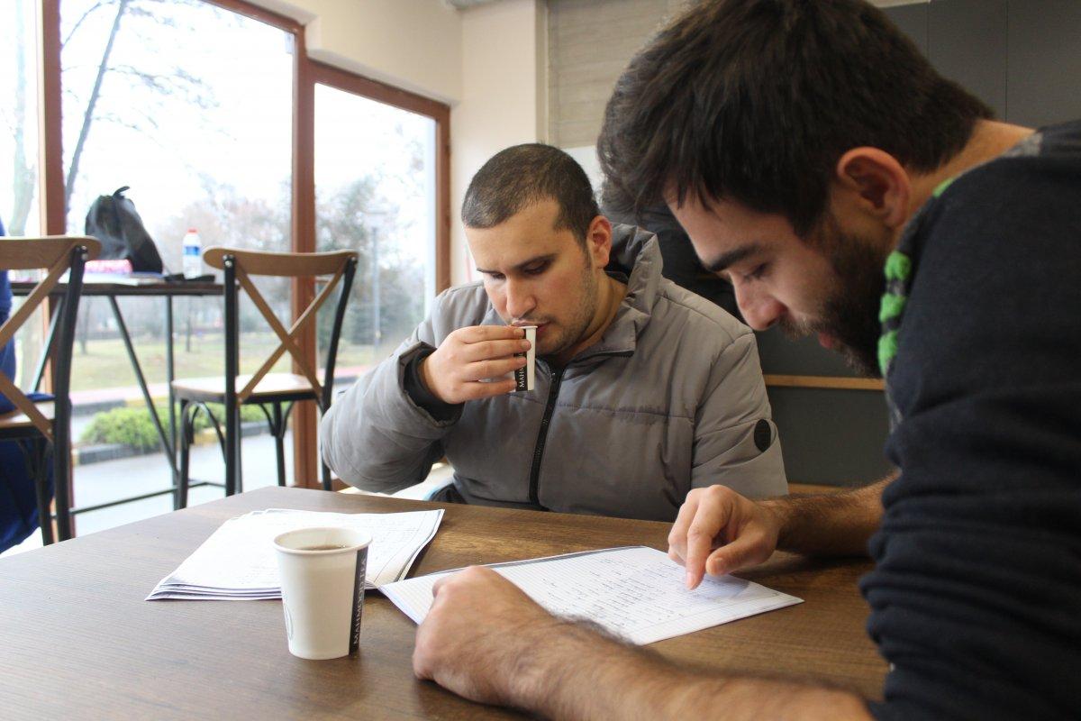 Gaziantep'teki görme engelli genç, gazetecilik hayalini gerçekleştiriyor