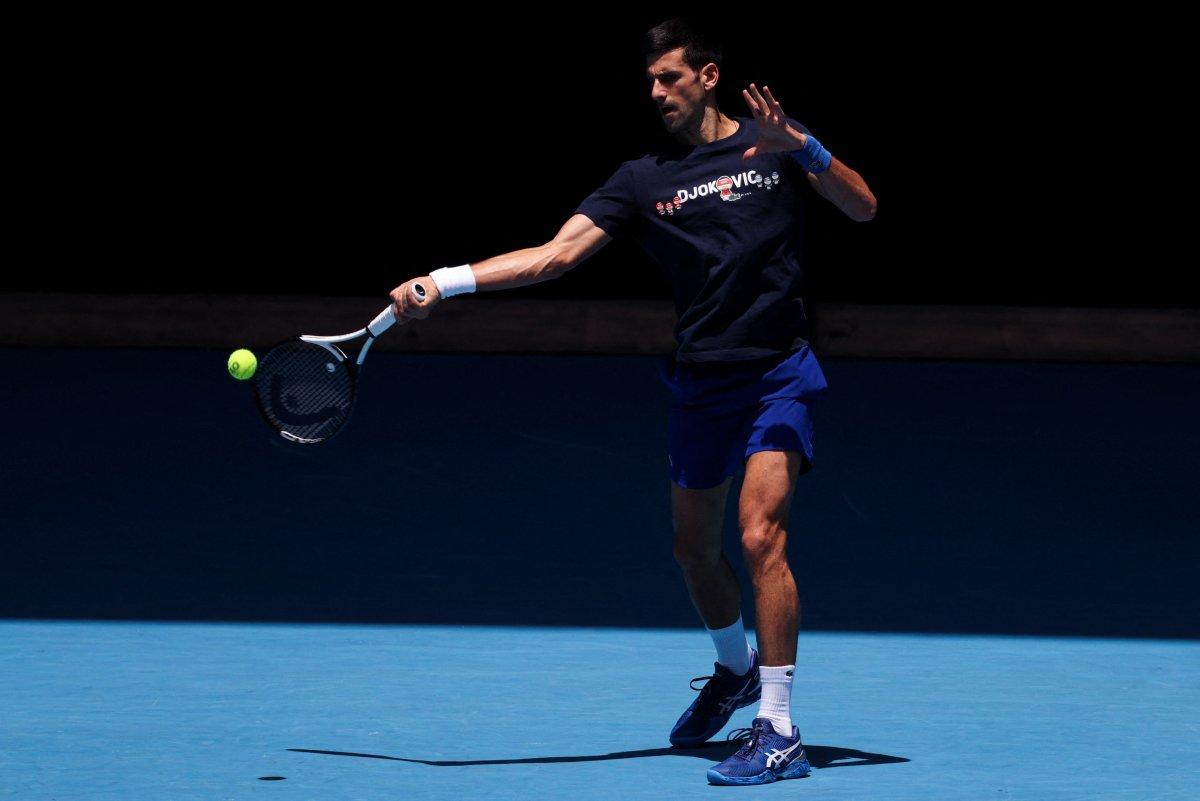 Djokovic, vize iptali sonrası basına açık antreman yaptı