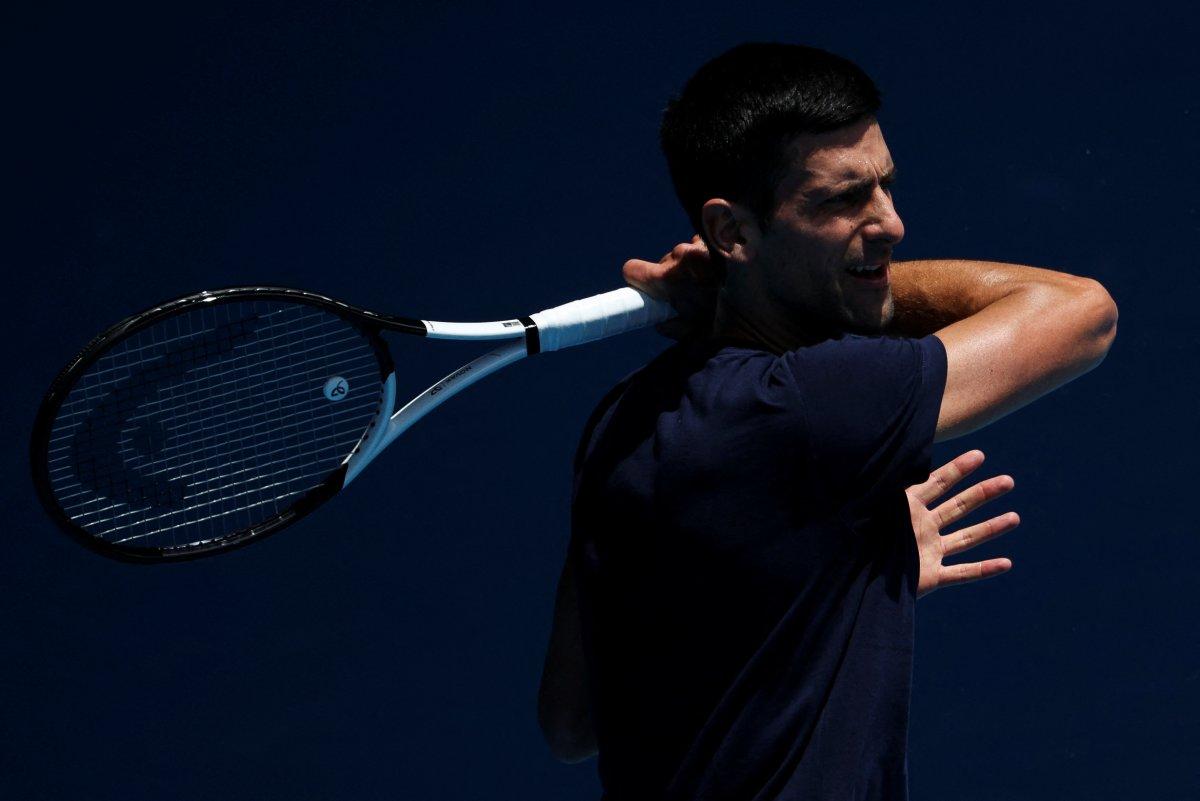 Djokovic, vize iptali sonrası basına açık antreman yaptı