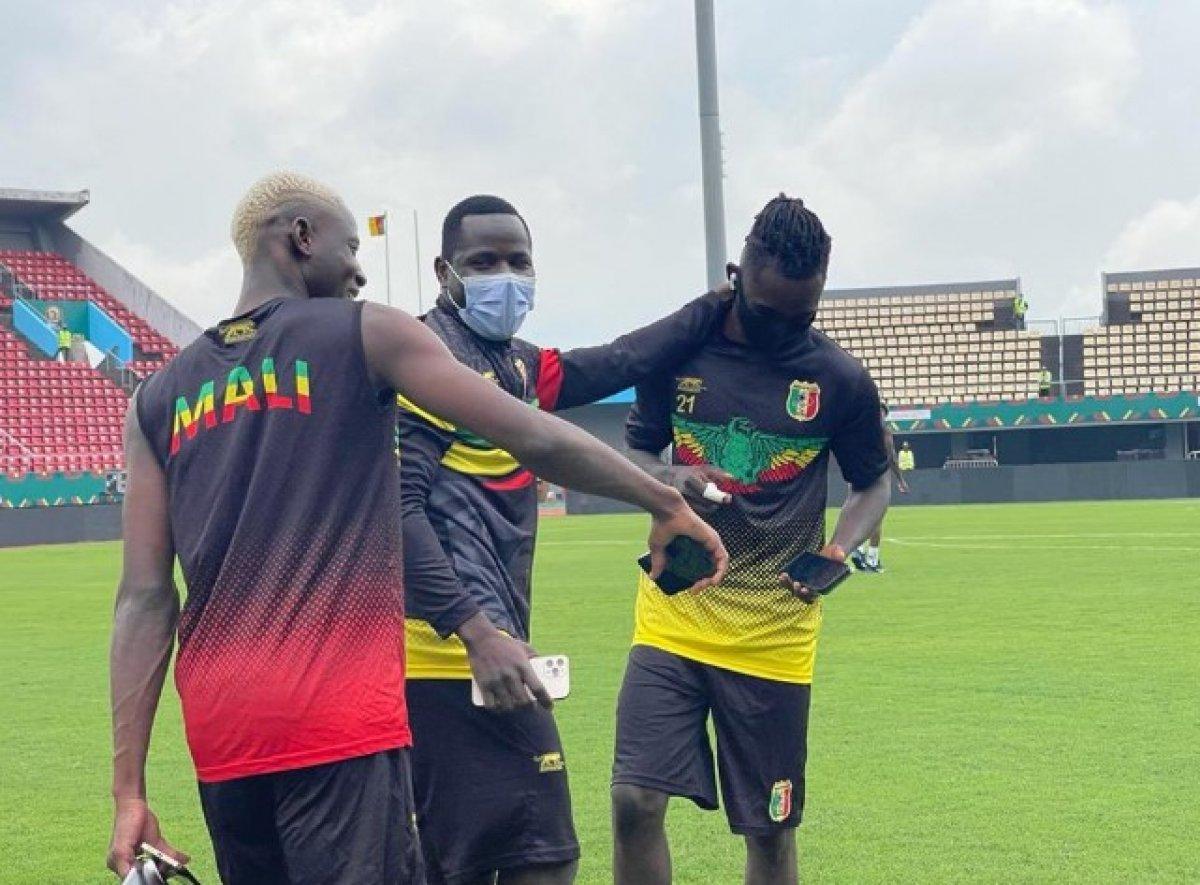 Afrika'da hakem maçı 2 kez bitirdi, futbolcular oynamayı reddetti