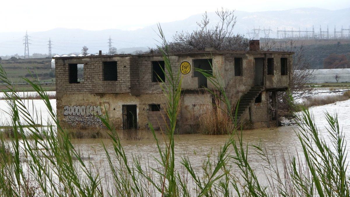 Manavgat'ta aşırı yağış: Kızılot Karpuz Çayı taştı