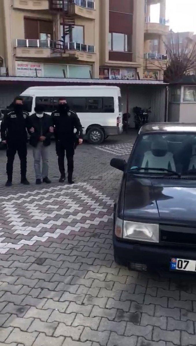 Balıkesir'de kuyumcudaki dolandırıcı suçüstü yakalandı