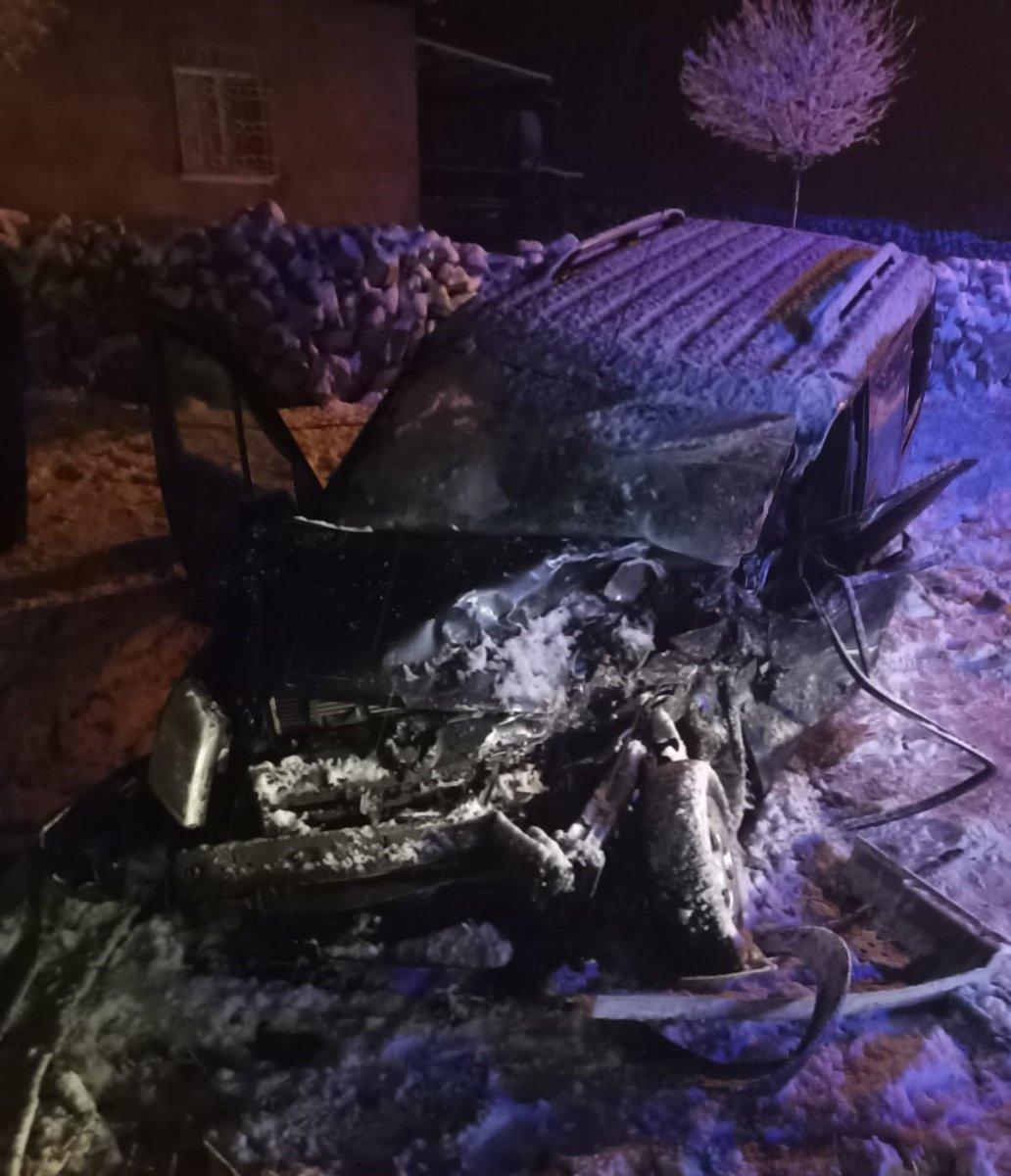 Niğde'de midibüs ile araç çarpıştı: 1 ölü, 2 yaralı