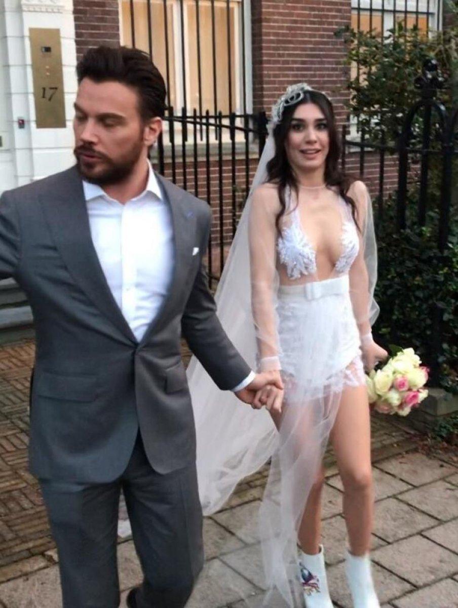 Burcu Kıratlı, Sinan Akçıl'a boşanma davası açıyor