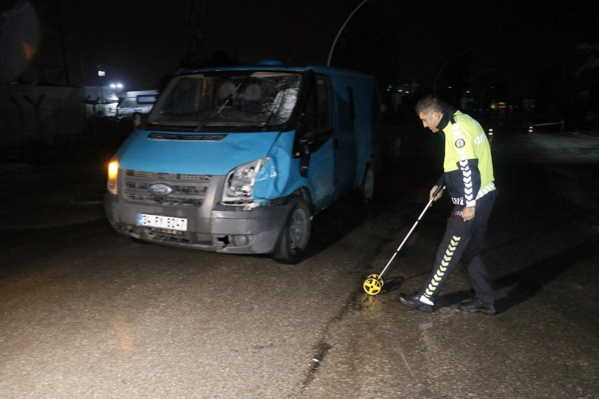Adana'da panelvanın çarptığı yaya yaşamını yitirdi