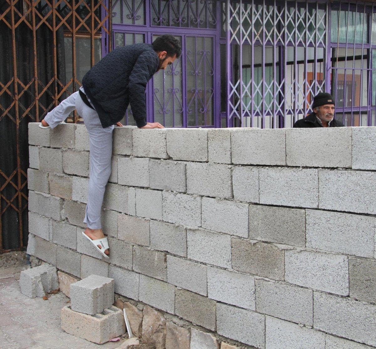 Kayseri’de arazi benim dedi, yolun ortasına duvar ördü