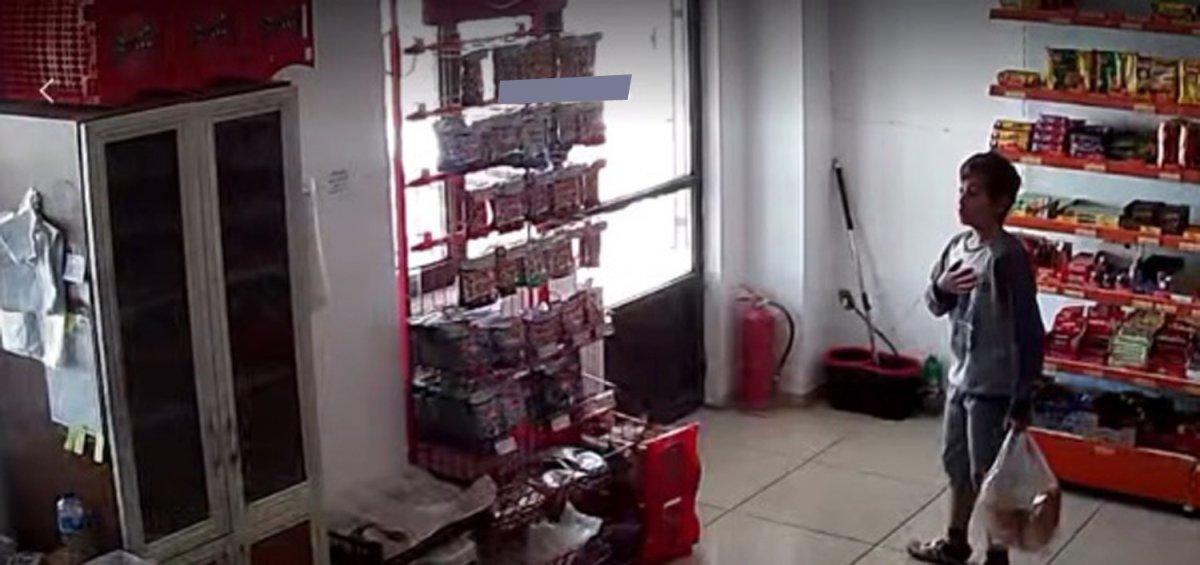 Erzincan’da köpeklerden kaçan çocuğun korku dolu anları