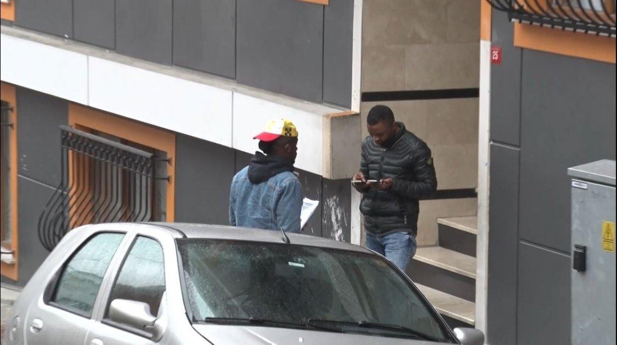 Kağıthane'de Afrikalı genç gasbedildi