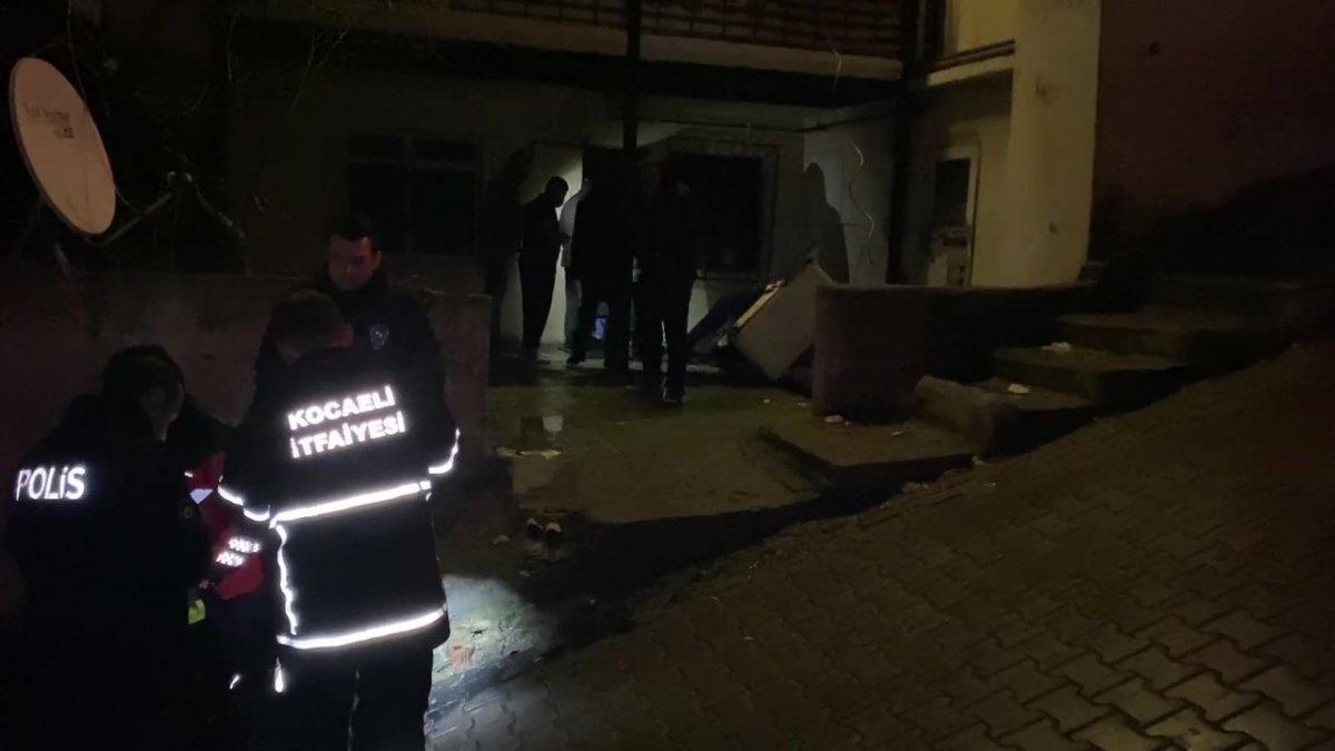 Kocaeli'de bir evde sigara yüzünden yangın çıktı