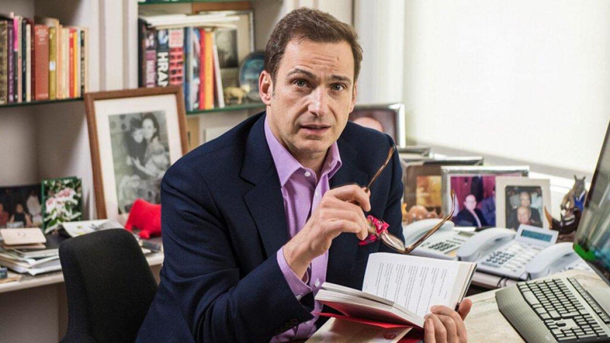 İstanbul'u turlayan köpek Boji'yi Ömer Koç sahiplendi