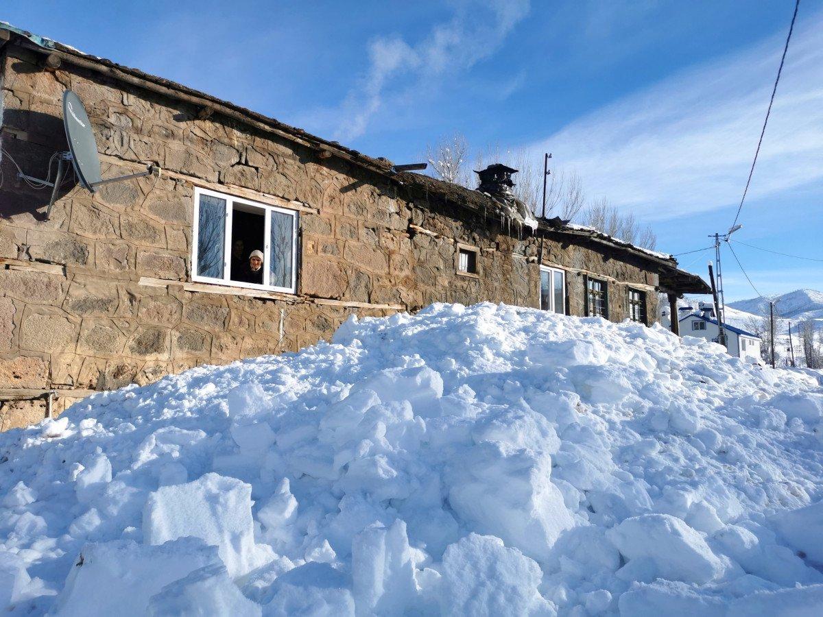 Tunceli'de kar kalınlığı 70 santimetreyi buldu