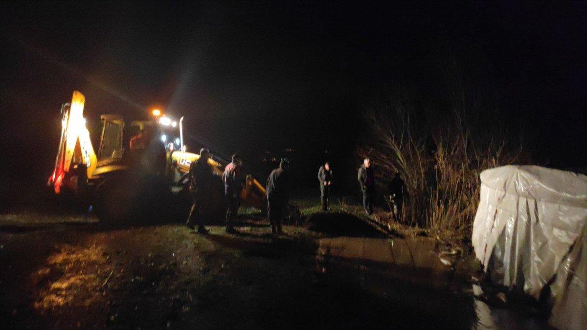 Aydın’da dere taştı, 4 kişilik aile mahsur kaldı