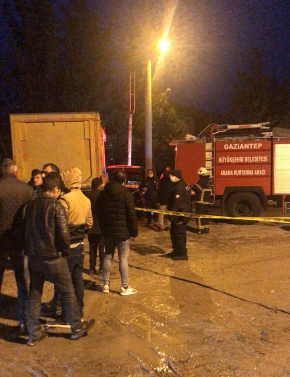 Gaziantep'te hafriyat kamyonu ile otomobil çarpıştı: 1 ölü