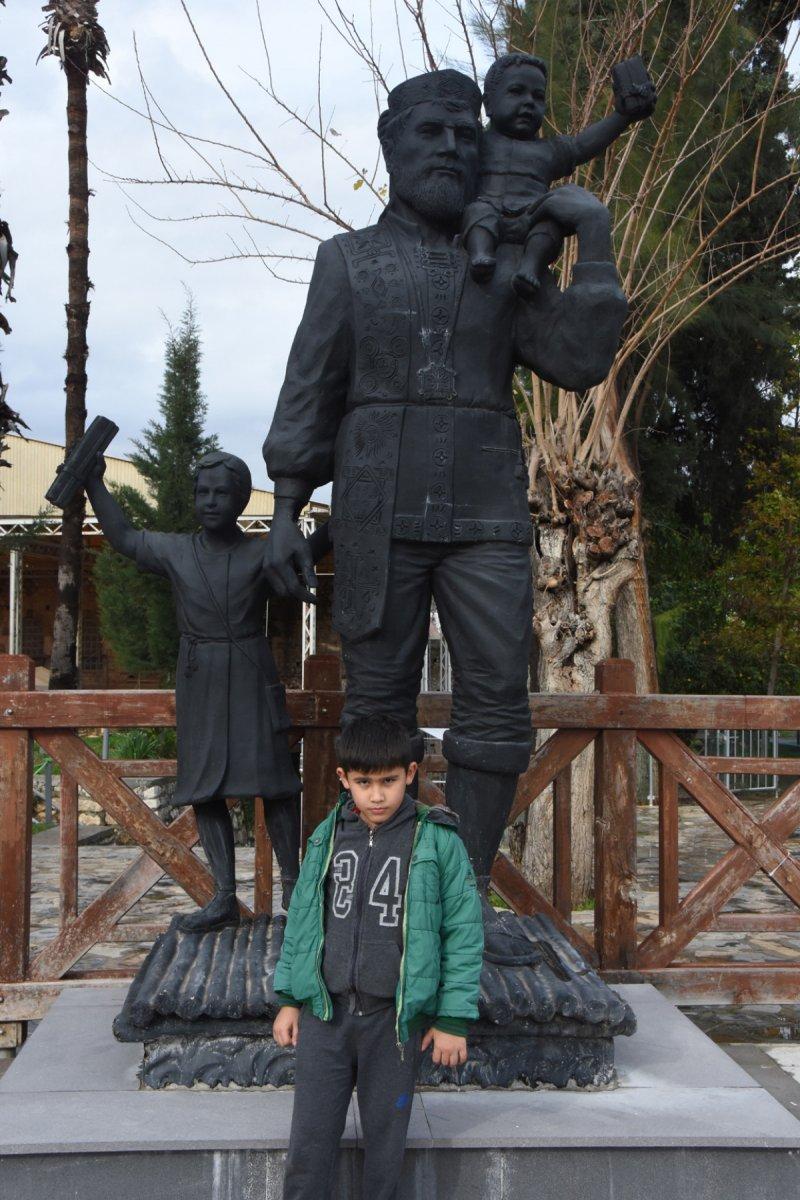 Demre’deki Akdenizli Noel Baba heykeli, yeniden yerine yerleştirildi