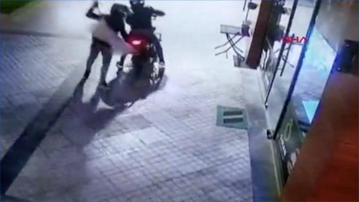 Tekirdağ’da, balyoz ile camı kırıp kuyumcuya girdiler