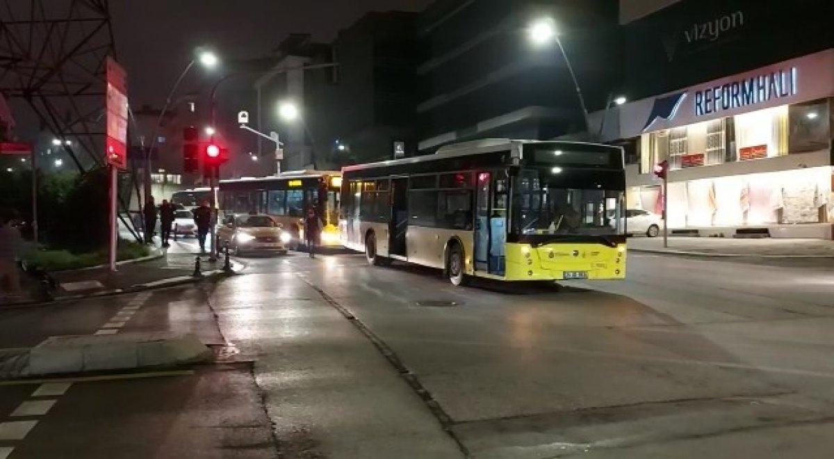 Üsküdar'da İETT şoförü, direksiyonda baygınlık geçirdi