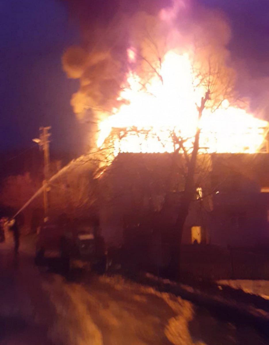 Tokat’ta çatısı yanan komşusuna yardım ederken akıma kapılıp öldü
