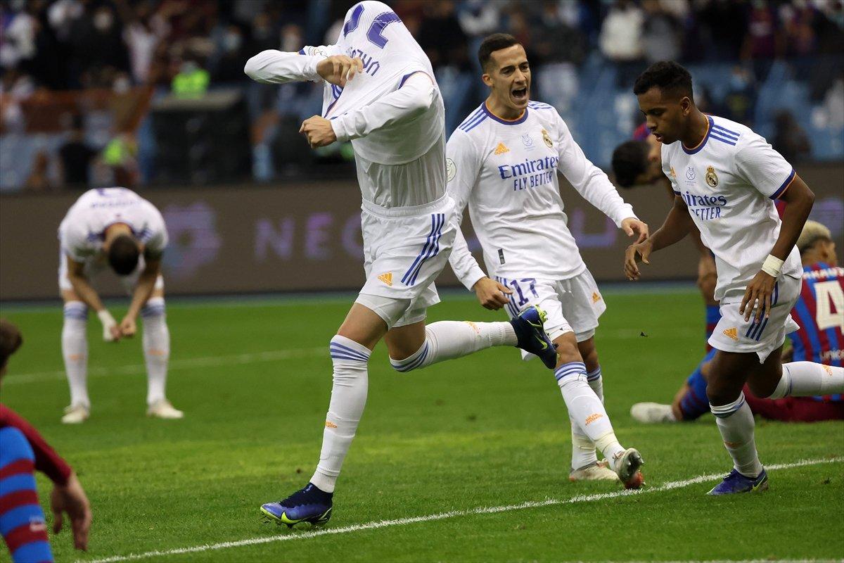 Real Madrid, Barcelona'yı uzatmalarda yenerek Süper Kupa'da finale yükseldi